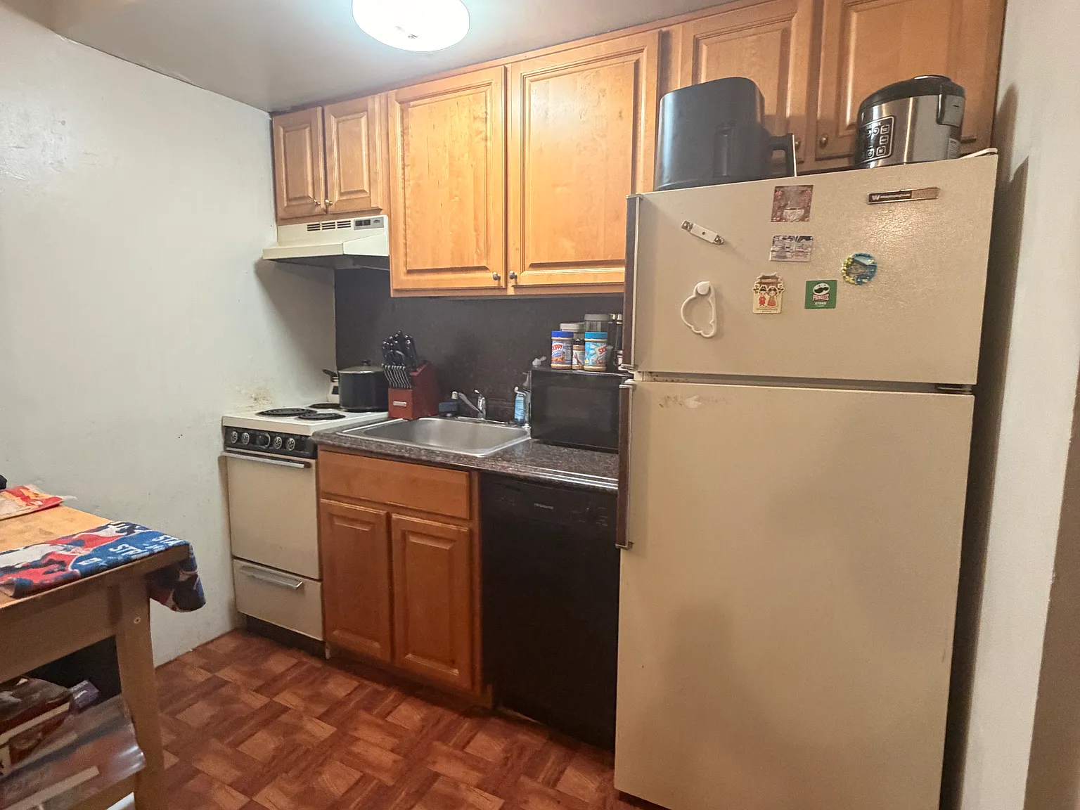 1 bed, 300 sqft, $1,100 — Photo 3