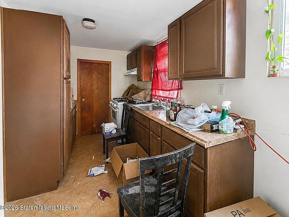 5th image of 12 Cherokee St