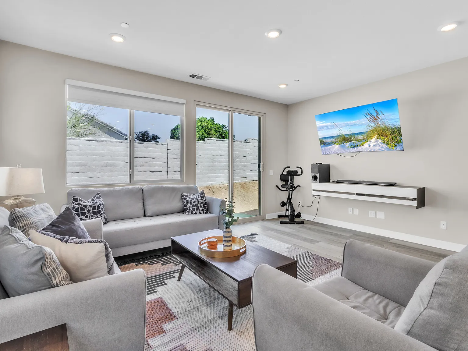 2016 Julie Dawn Pl — Photo 2
