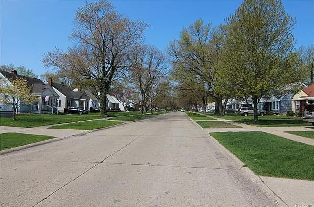 241 Devillen Ave — Photo 5