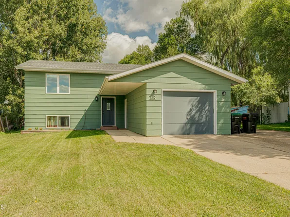38 Benteen Dr, Lincoln, ND 58504