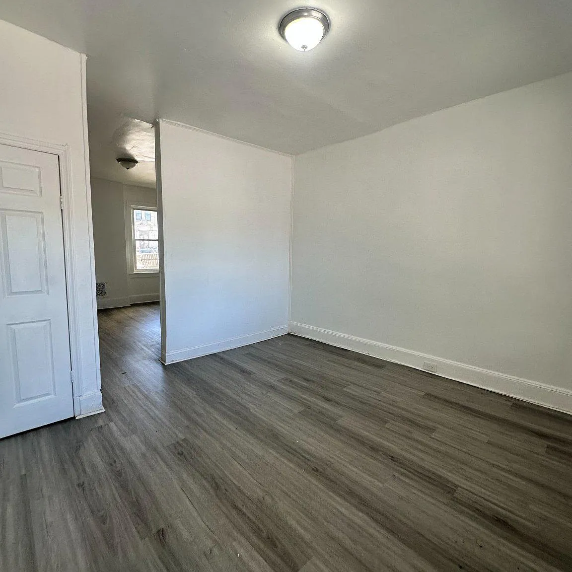 3 bed, 1.0 bath, 1198 sqft, $1,850 — Photo 2