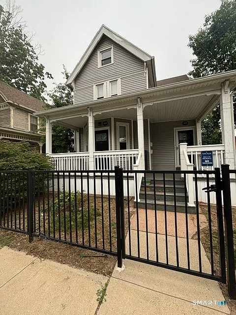 2 bed, 1.0 bath, 900 sqft, $1,400 — Photo 2
