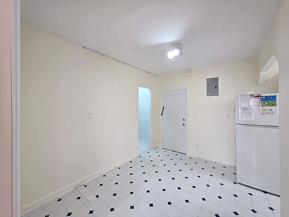 4th image of 2027 74th St APT 1R
