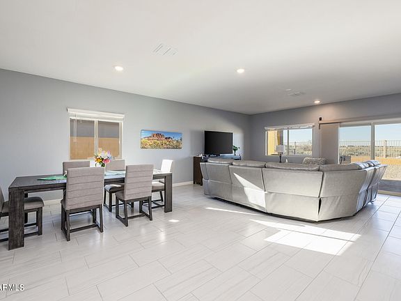 5th image of 814 E DIAMOND Drive