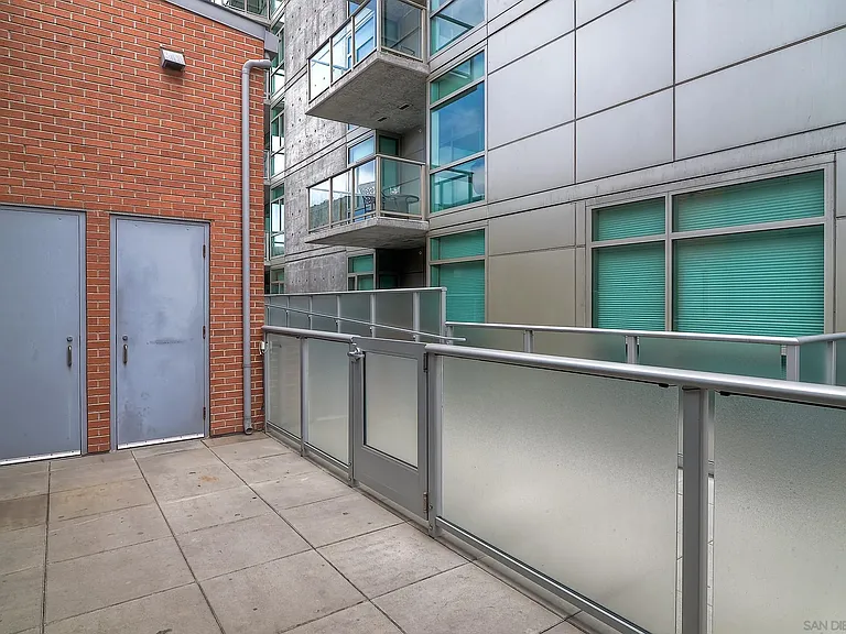 800 The Mark Ln #202 — Photo 23