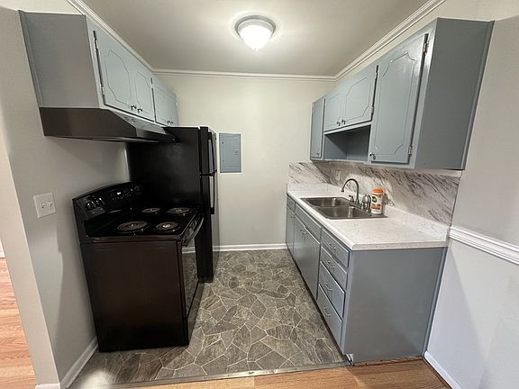 4th image of 2850 Middle Tennessee Blvd APT H8