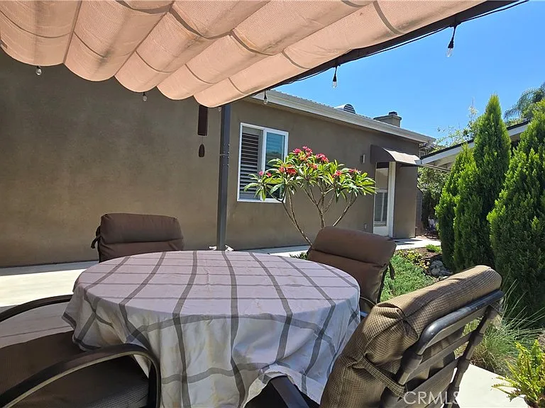1018 La Presa Dr — Photo 7
