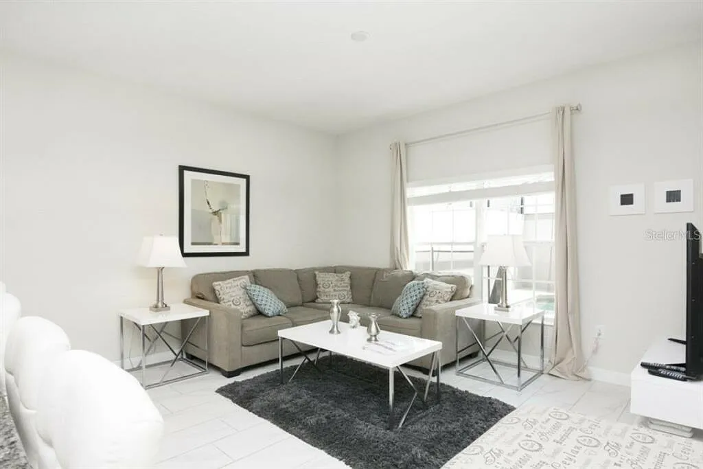 4 bed, 3.0 bath, 1914 sqft, $2,900 — Photo 2