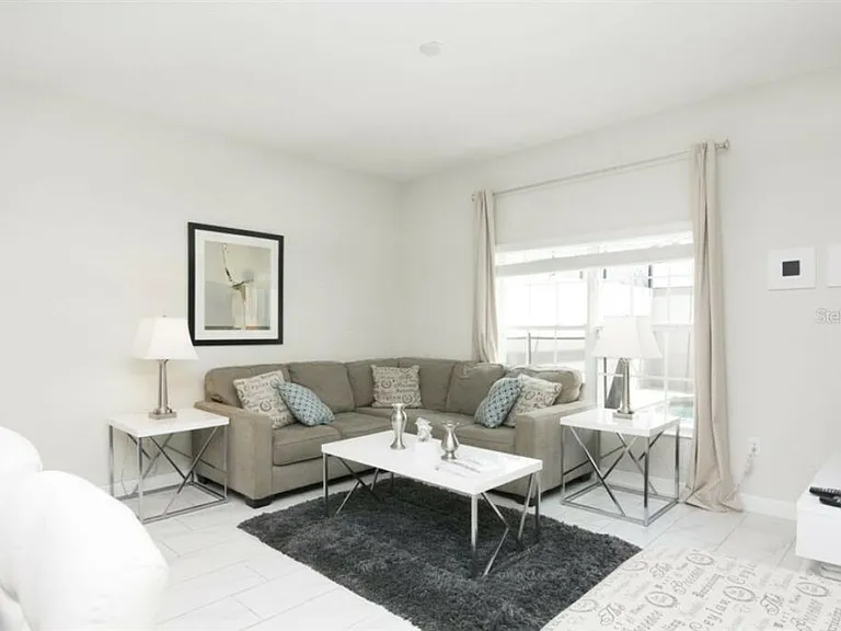 4807 Clock Tower Dr — Photo 2