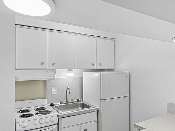 5th image of 3140 N Hall St #239