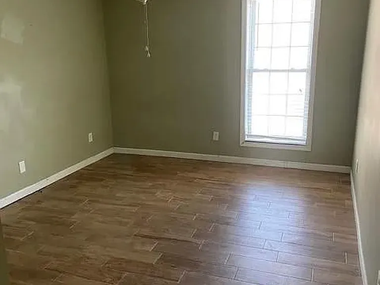 113 W College Ave #4 — Photo 5