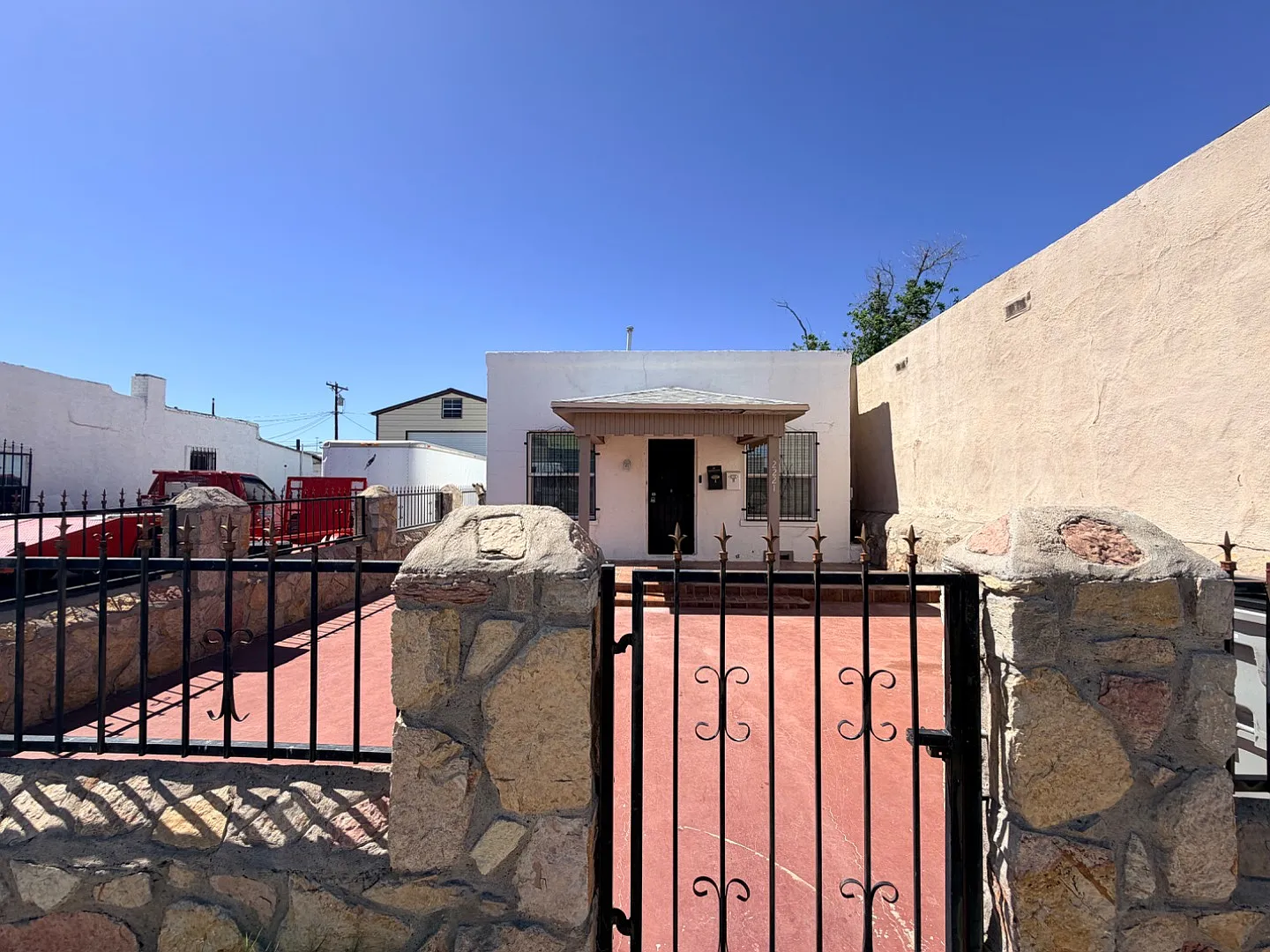 2221 Bassett Ave - Unit A — Photo 2