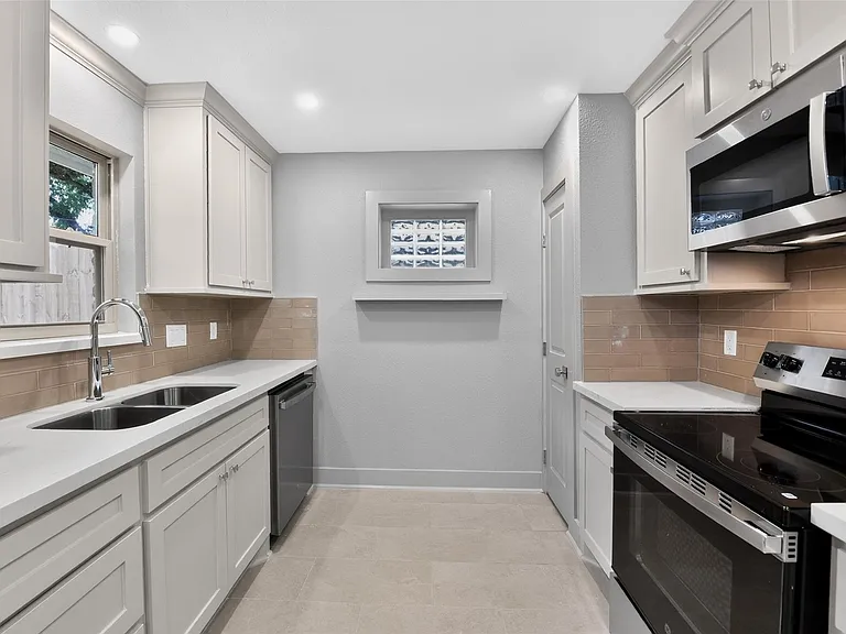 4131 Knotty Oaks Trl — Photo 12