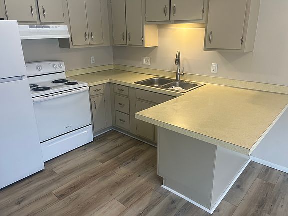3rd image of 723 11th Ave S #723