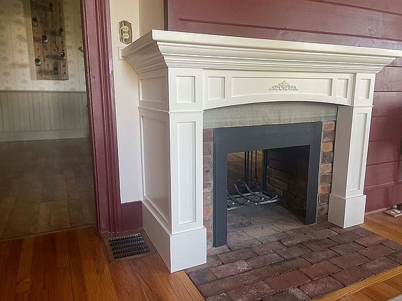 4th image of 214 E Farren Ave
