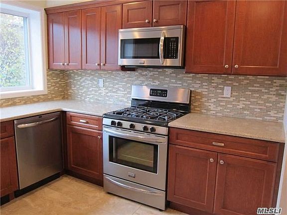5th image of 73 Carlton Ave APT A10