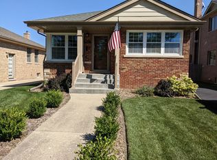 8047 N Wisner St, Niles, IL 60714