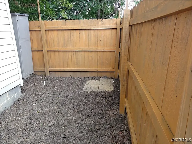 2512 E Leigh St — Photo 22