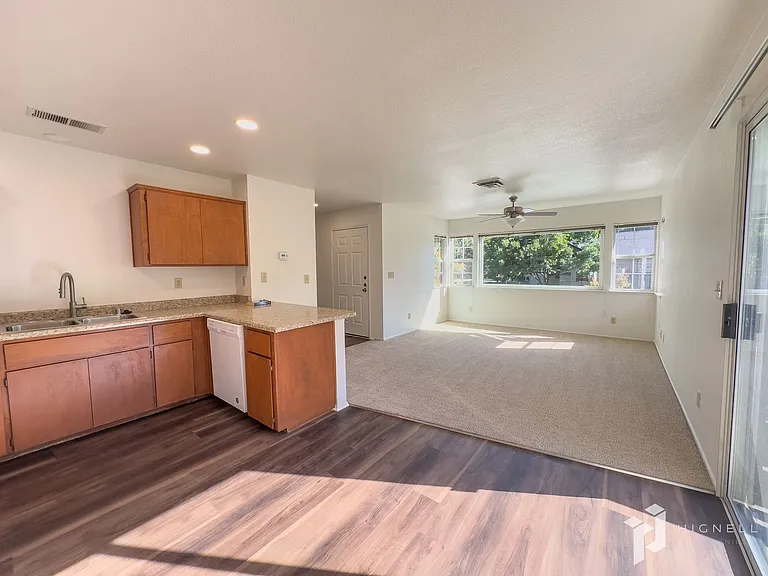 Amanda Place Apartments — Photo 38