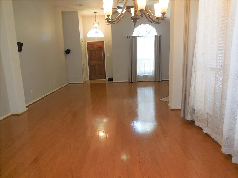 10523 N Newpark Dr — Photo 6