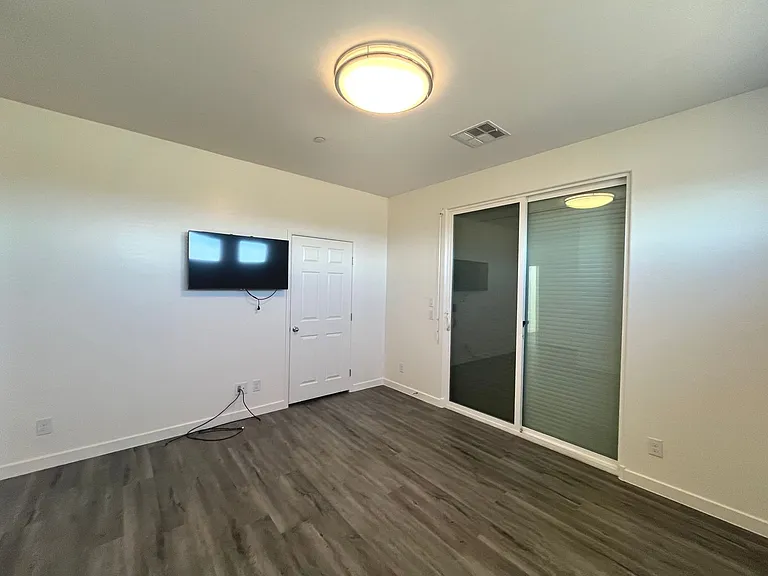 1533 Franklin Ln — Photo 30
