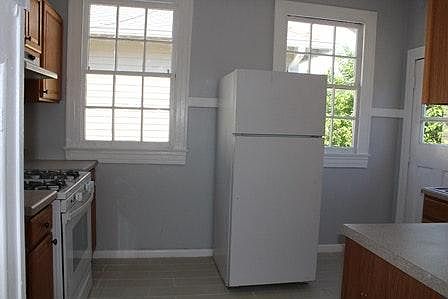 5th image of 2409 Broadway St #Upstairs