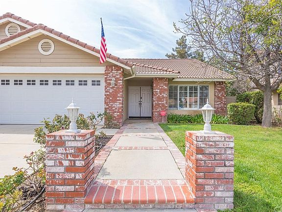 2nd image of 860 Buckeye Cir
