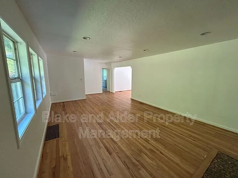 198 NE 157th Ave — Photo 7