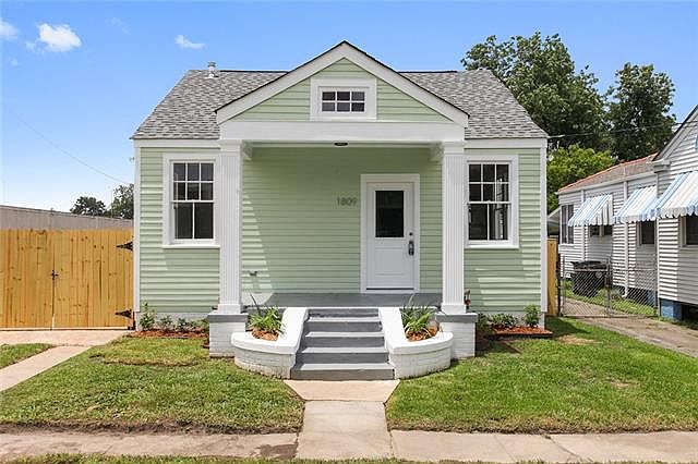 2nd image of 1809 Treasure St