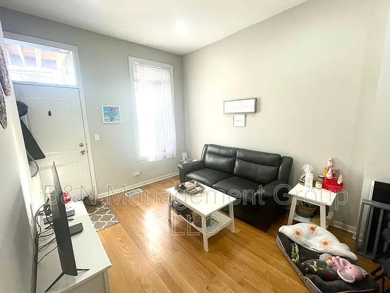 2337 N Janssen Ave #1R — Photo 9