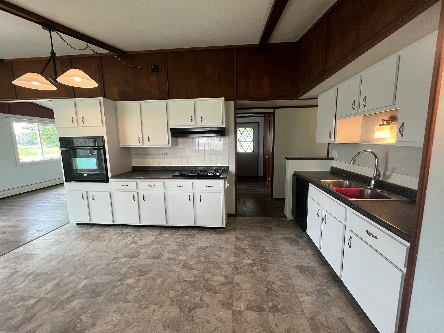 4 bed, 1075 sqft, $1,900 — Photo 3