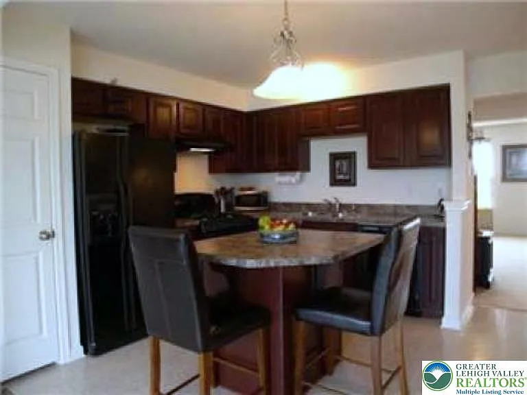 1073 Sparrow Way — Photo 6