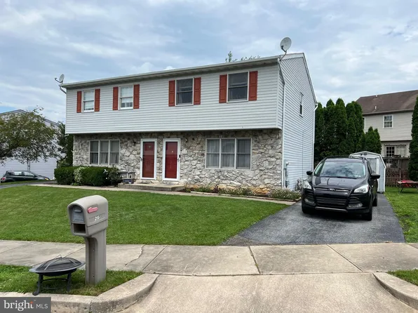 215 Hickory Dr, Fleetwood, PA 19522