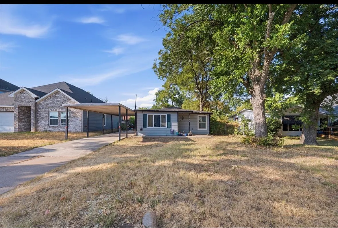 3 bed, 1096 sqft, $1,520 — Photo 1