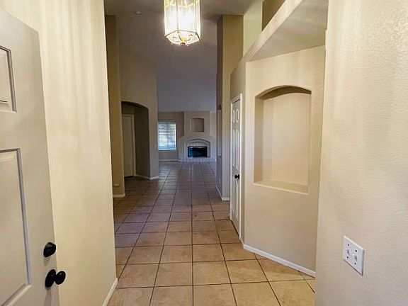 4th image of 1050 Falcon Ct