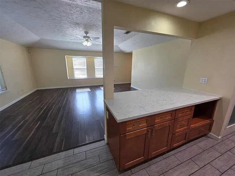 21011 Rivershadows Ln — Photo 4