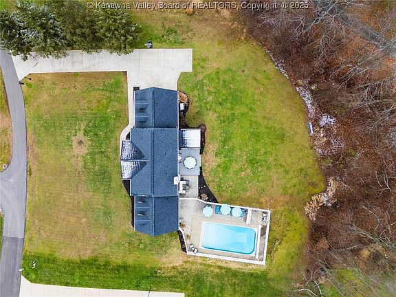 2nd image of 8 Country Oaks Dr