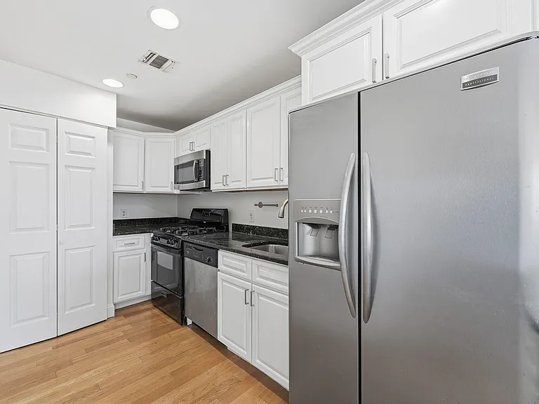 5509 Madison St #504 — Photo 9