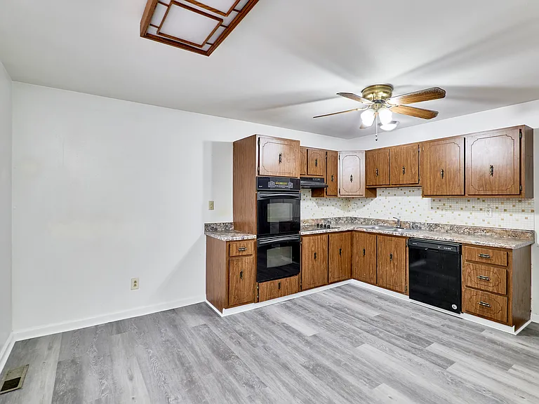 1815 Lakemont Ln — Photo 11