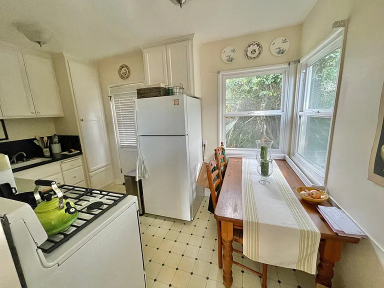1304 Bonnie Brae St — Photo 5