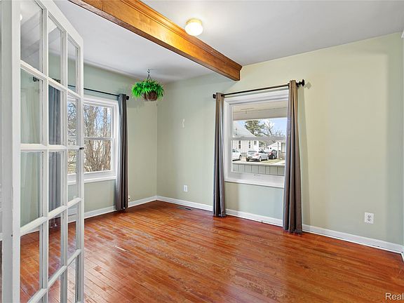 3rd image of 225 W Ridge St