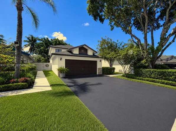 527 Lakeside Cir, Sunrise, FL 33326