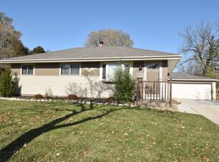 8818 W Kiehnau Ave, Milwaukee, WI 53224