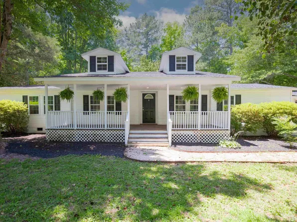 107 Coates Ln, Hodges, SC 29653