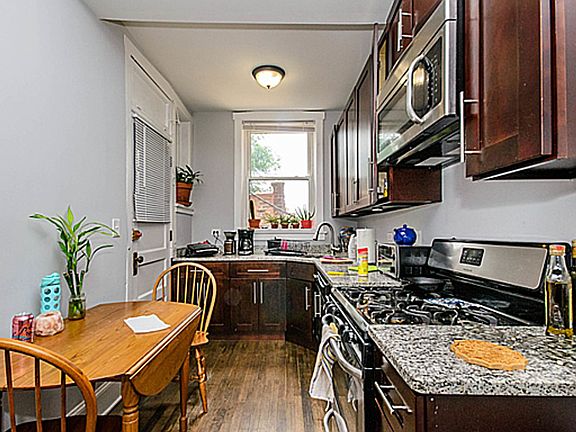 2nd image of 1447 W Balmoral Ave APT 1N