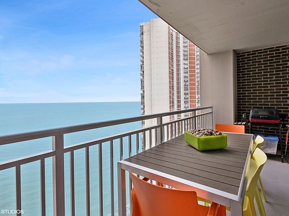 4th image of 6145 N Sheridan Rd APT 28D