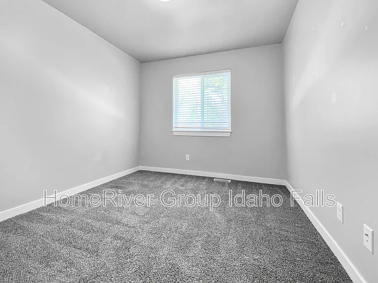2001 Lawrence Ln #704 — Photo 9