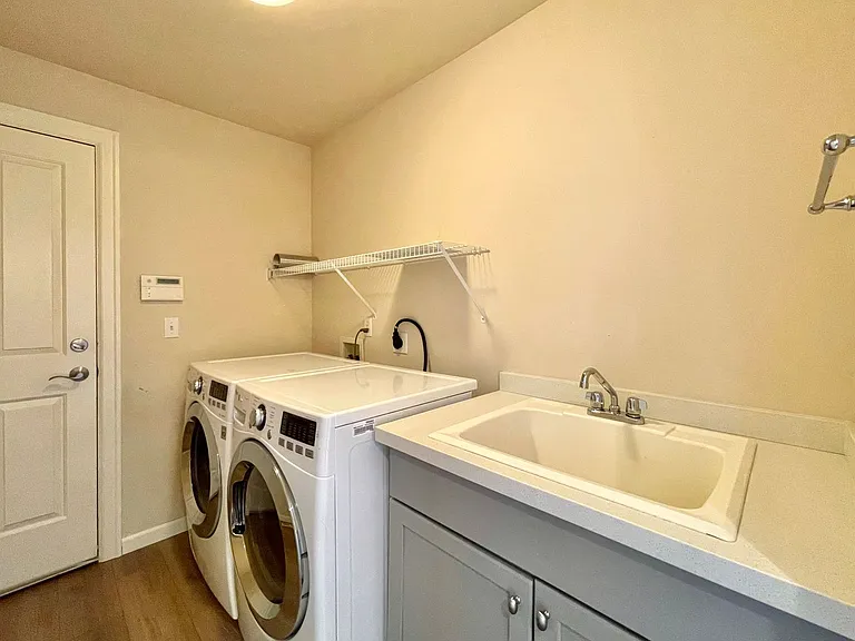 1921 NE 34th Pl — Photo 34