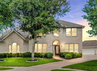 106 Nina Ln, Stafford, TX 77477